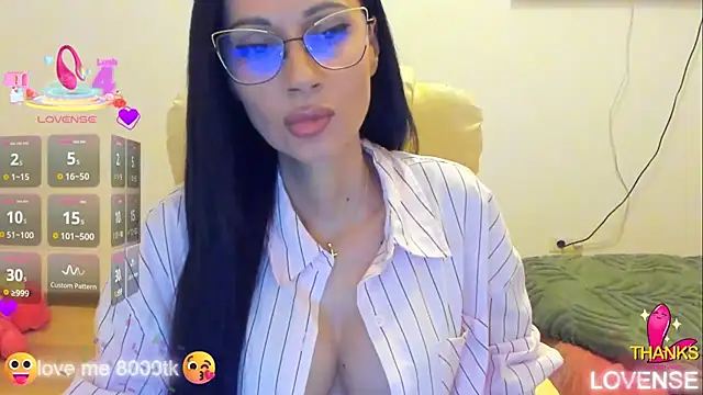 kissnicol32 online show from 11.17.25