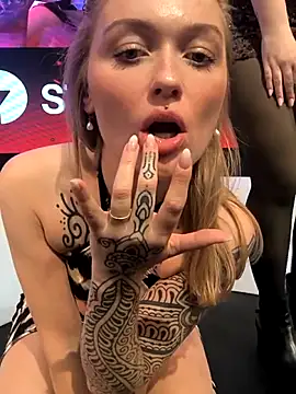 Snapshot of Goldloeckchen159 chatting on 09.25.25 Goldloeckchen159 online show from 09.25.25