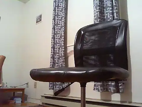 Snapshot of bubbleishus33 chatting on 02.04.25 bubbleishus33 online show from 02.04.25