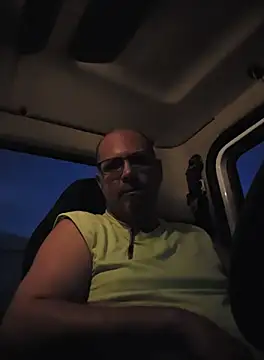 KrazyLegz online show from 10.04.25