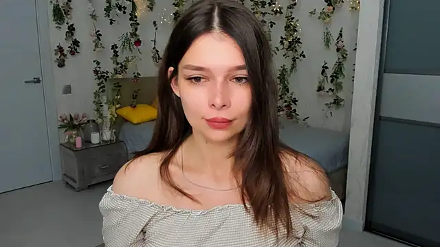 Snapshot of ContinentOfTranquility chatting on 09.20.25 ContinentOfTranquility online show from 09.20.25