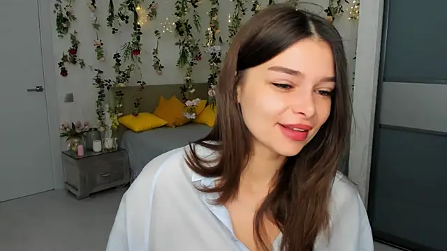 Snapshot of ContinentOfTranquility chatting on 09.21.25 ContinentOfTranquility online show from 09.21.25