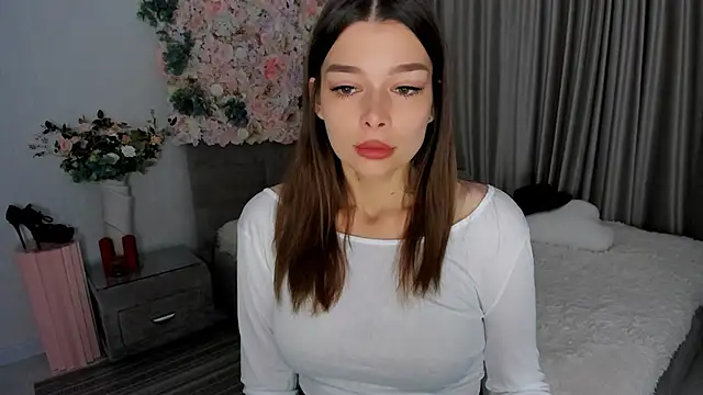 Snapshot of ContinentOfTranquility chatting on 10.01.25 ContinentOfTranquility online show from 10.01.25