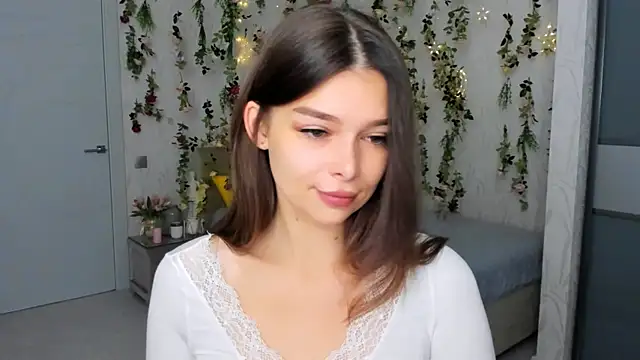 Snapshot of ContinentOfTranquility chatting on 10.07.25 ContinentOfTranquility online show from 10.07.25