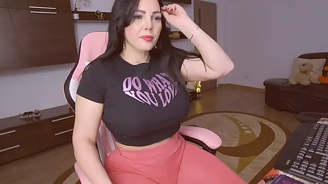 Snapshot of ReiyaRey chatting on 02.05.25 ReiyaRey online show from 02.05.25