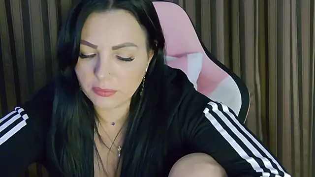 Snapshot of ReiyaRey chatting on 02.09.25 ReiyaRey online show from 02.09.25