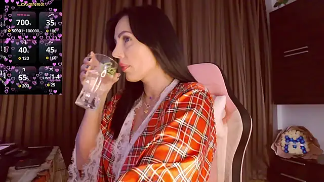 Snapshot of ReiyaRey chatting on 03.19.25 ReiyaRey online show from 03.19.25