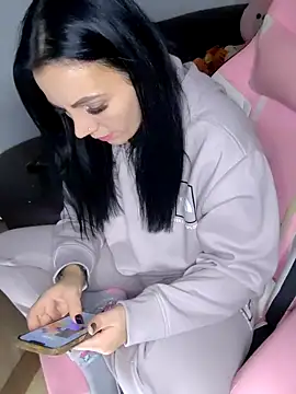 Snapshot of ReiyaRey chatting on 10.31.25 ReiyaRey online show from 10.31.25