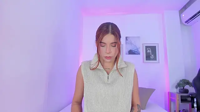 emelie 89 online show from 12.10.24