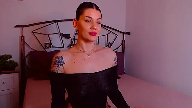 YvonneEverlee online show from 01.08.26