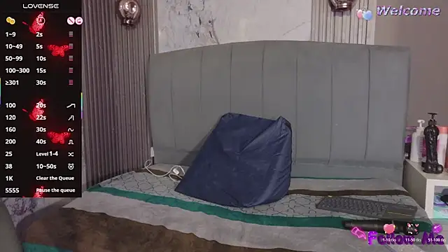 Snapshot of Danielaa_a chatting on 10.21.25 Danielaa a online show from 10.21.25