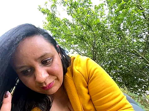 Snapshot of Danielaa_a chatting on 10.28.25 Danielaa a online show from 10.28.25