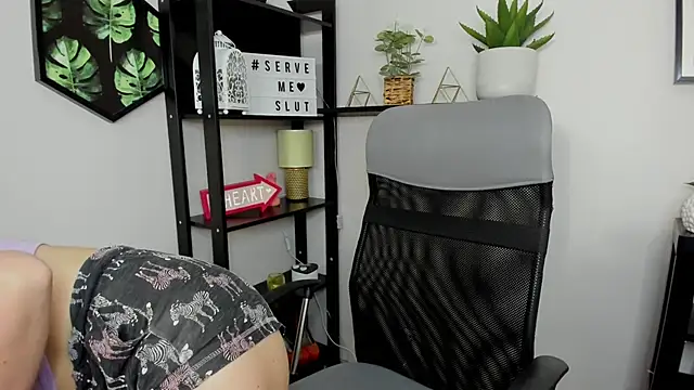 EmillyPlay online show from 12.14.24