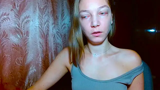 EmillyPlay online show from 12.05.25