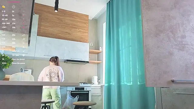 Snapshot of DonnaBurkee chatting on 03.31.26 DonnaBurkee online show from 03.31.26