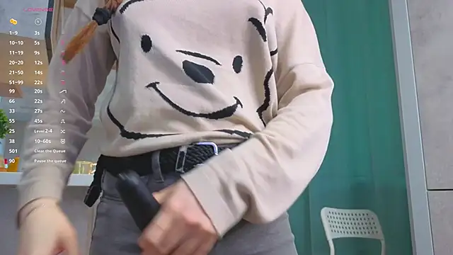 Snapshot of DonnaBurkee chatting on 04.13.26 DonnaBurkee online show from 04.13.26