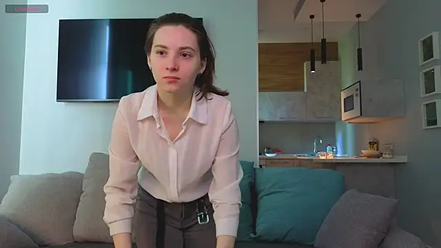 Snapshot of DonnaBurkee chatting on 05.18.26 DonnaBurkee online show from 05.18.26