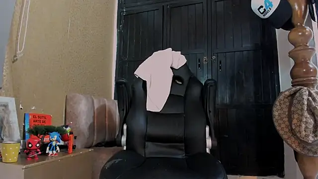 naugthy dominant online show from 01.18.25