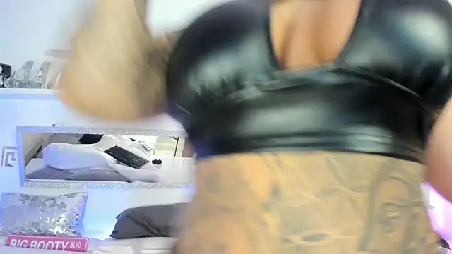 Snapshot of CocoSkyy chatting on 01.27.25 CocoSkyy online show from 01.27.25