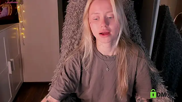 Snapshot of MalenaErnman chatting on 09.30.25 MalenaErnman online show from 09.30.25