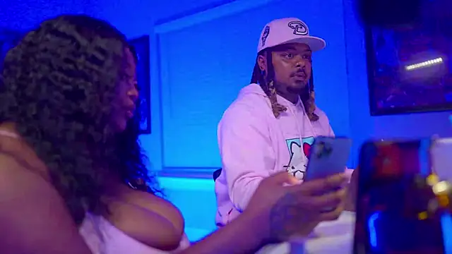 Snapshot of 4EVAGLACIERS chatting on 09.25.25 4EVAGLACIERS online show from 09.25.25