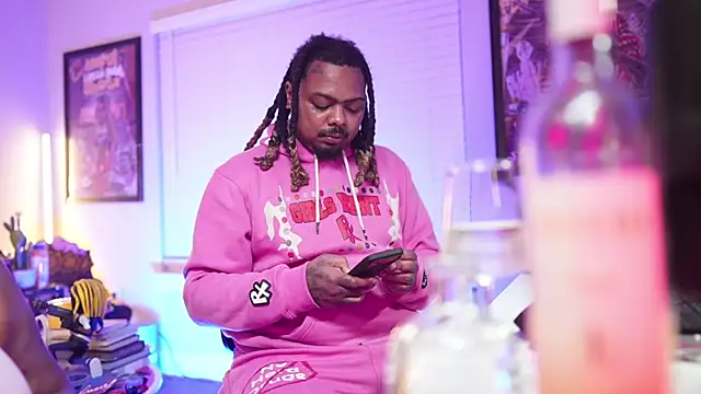 Snapshot of 4EVAGLACIERS chatting on 09.29.25 4EVAGLACIERS online show from 09.29.25