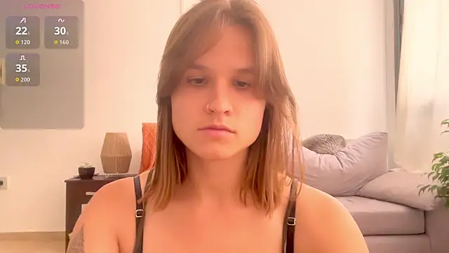 Snapshot of Your_Hand_In_mine chatting on 11.13.25 Your Hand In mine online show from 11.13.25