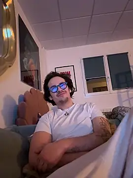 Snapshot of hardmecl chatting on 02.05.26 hardmecl online show from 02.05.26