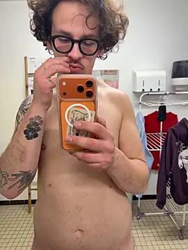 Snapshot of hardmecl chatting on 03.16.26 hardmecl online show from 03.16.26