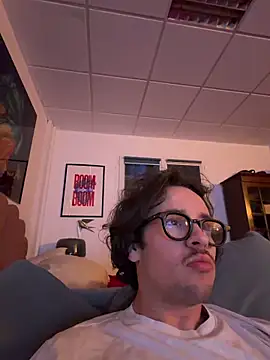 Snapshot of hardmecl chatting on 03.19.26 hardmecl online show from 03.19.26