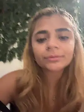 Snapshot of pamell_col chatting on 12.04.24 pamell col online show from 12.04.24