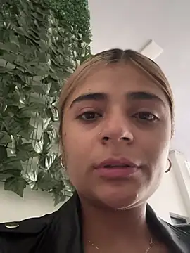 Snapshot of pamell_col chatting on 12.05.24 pamell col online show from 12.05.24