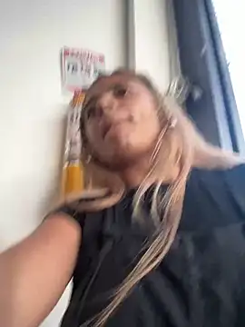 Snapshot of pamell_col chatting on 12.11.24 pamell col online show from 12.11.24