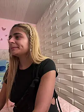 Snapshot of pamell_col chatting on 12.12.24 pamell col online show from 12.12.24