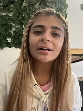 Snapshot of pamell_col chatting on 12.12.24 pamell col online show from 12.12.24