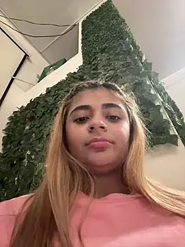 Snapshot of pamell_col chatting on 12.14.24 pamell col online show from 12.14.24