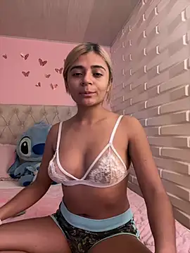 Snapshot of pamell_col chatting on 12.19.24 pamell col online show from 12.19.24