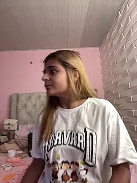 Snapshot of pamell_col chatting on 01.07.25 pamell col online show from 01.07.25