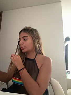 Snapshot of pamell_col chatting on 10.01.25 pamell col online show from 10.01.25