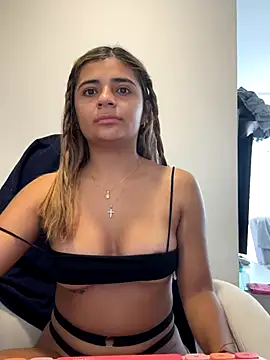 Snapshot of pamell_col chatting on 10.03.25 pamell col online show from 10.03.25