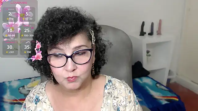 Snapshot of cataleya_mom chatting on 02.13.25 cataleya mom online show from 02.13.25