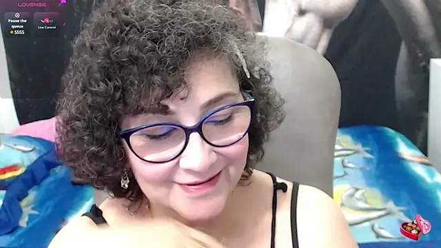 Snapshot of cataleya_mom chatting on 02.18.25 cataleya mom online show from 02.18.25