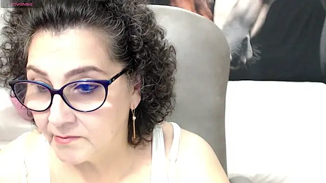 Snapshot of cataleya_mom chatting on 02.25.25 cataleya mom online show from 02.25.25