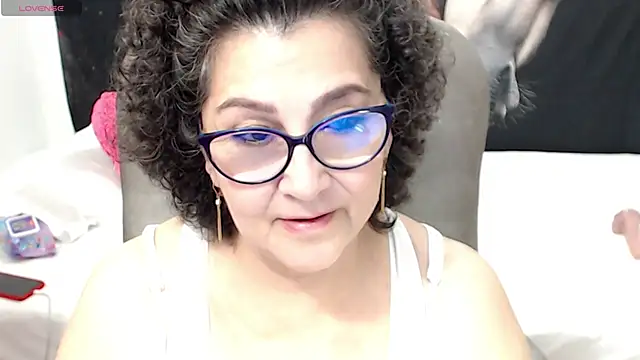 Snapshot of cataleya_mom chatting on 02.25.25 cataleya mom online show from 02.25.25