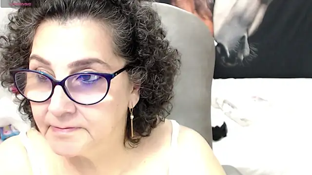 Snapshot of cataleya_mom chatting on 02.25.25 cataleya mom online show from 02.25.25