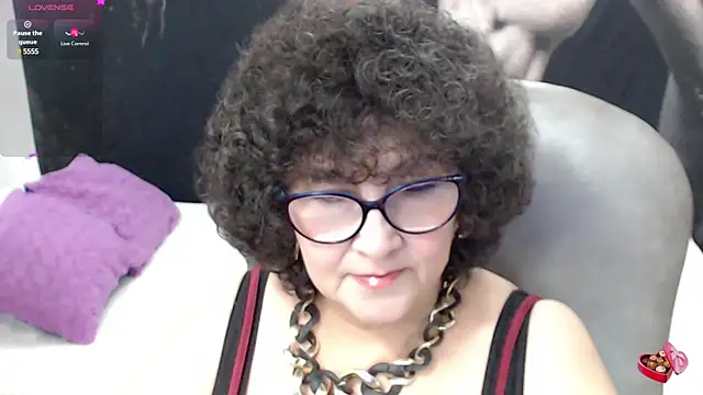 Snapshot of cataleya_mom chatting on 03.01.25 cataleya mom online show from 03.01.25