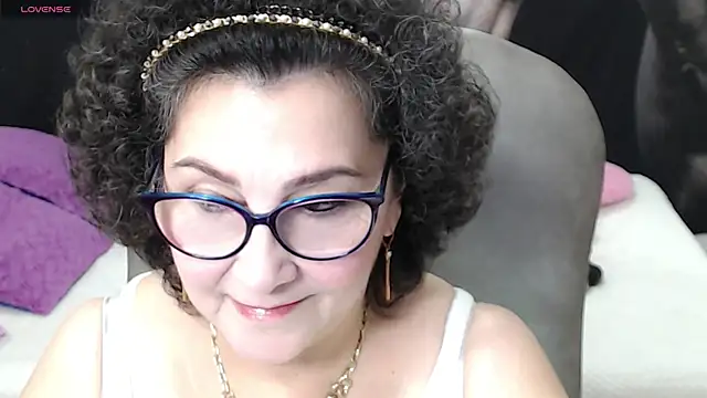 Snapshot of cataleya_mom chatting on 03.02.25 cataleya mom online show from 03.02.25