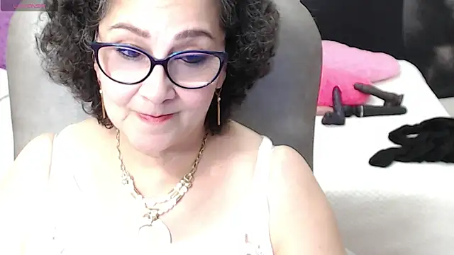 Snapshot of cataleya_mom chatting on 03.02.25 cataleya mom online show from 03.02.25