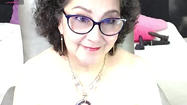 Snapshot of cataleya_mom chatting on 03.02.25 cataleya mom online show from 03.02.25