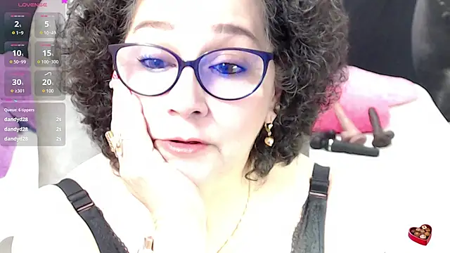 Snapshot of cataleya_mom chatting on 03.04.25 cataleya mom online show from 03.04.25